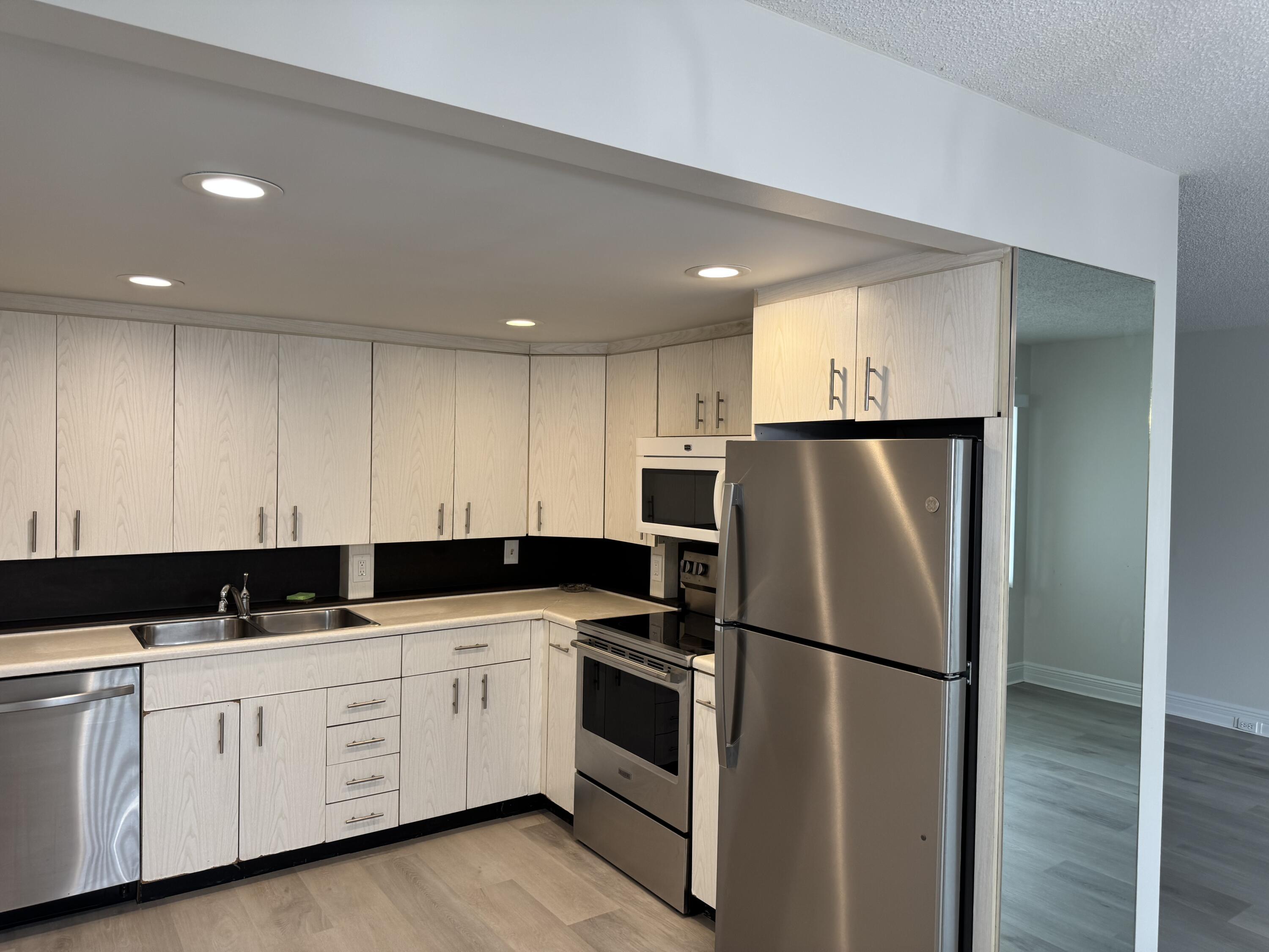 2039 Rexford A, Unit C Boca Raton, FL 33434 - Photo 25 of 27 KITCHEN