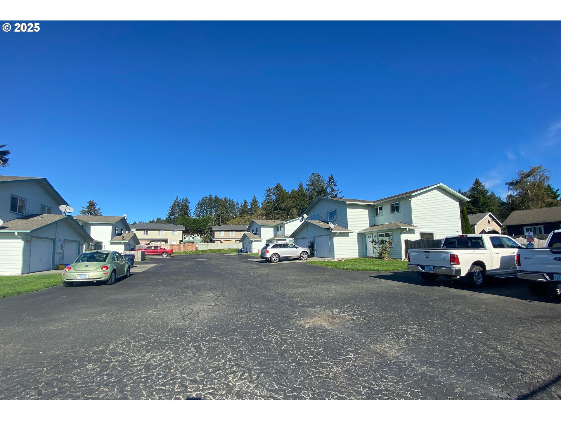 722B Pioneer Road, Unit A Brookings, OR 97415 - Photo 32 of 33 Driveway