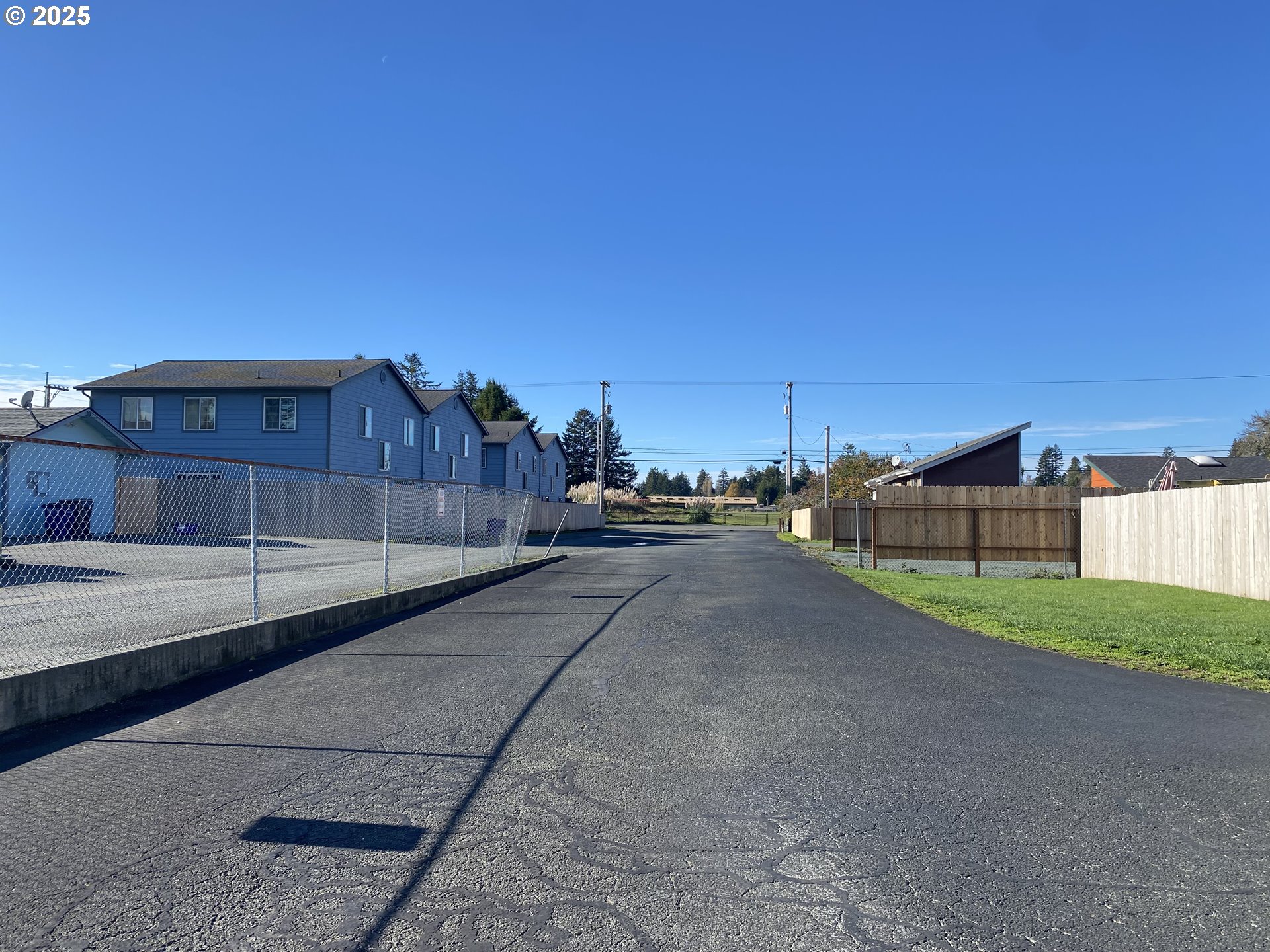 722B Pioneer Road, Unit A Brookings, OR 97415 - Photo 33 of 33 Driveway