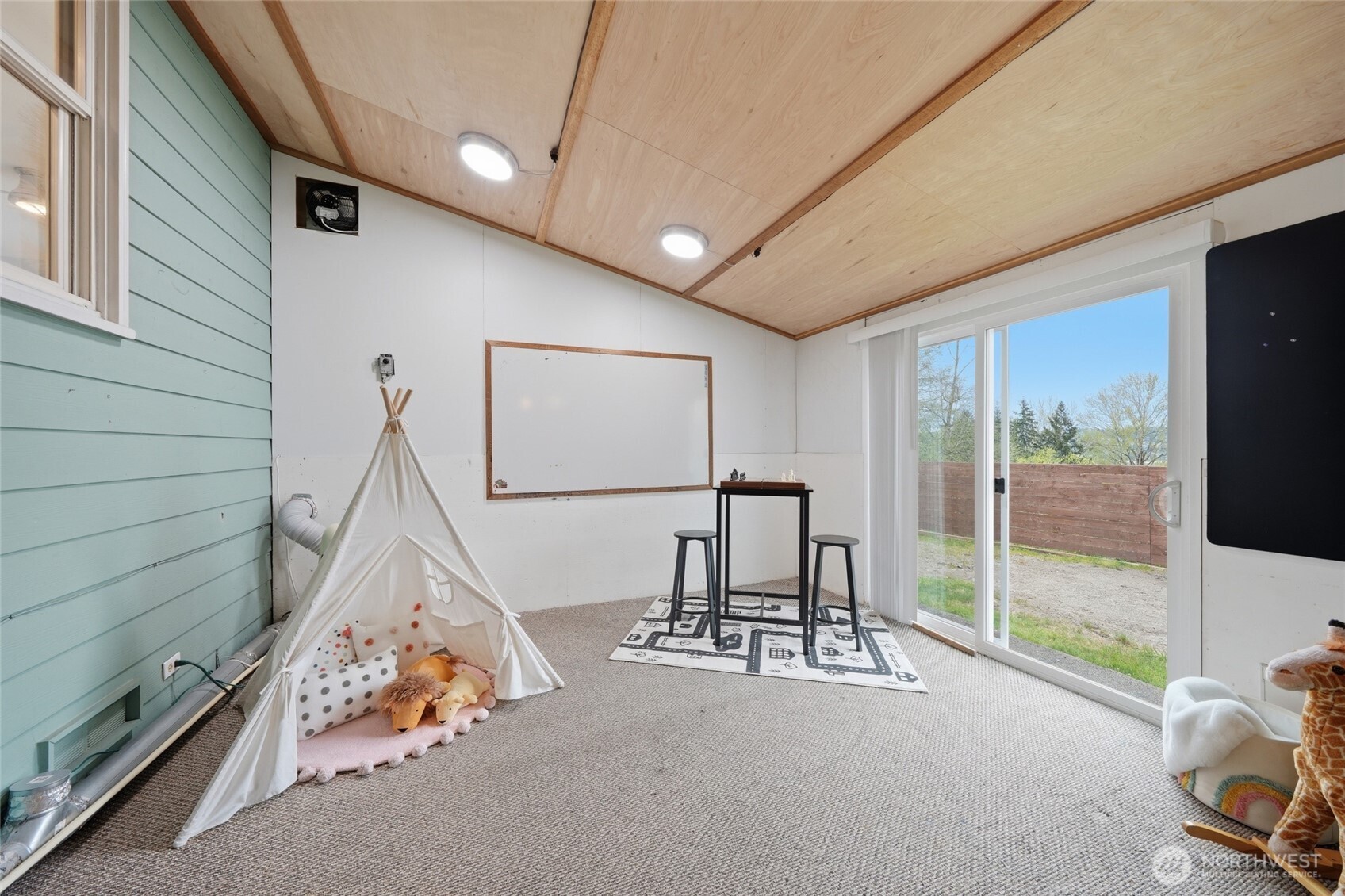 1425 Jones Avenue Northeast Renton, WA 98056 - Photo 20 of 36 a view of a room with gym equipment