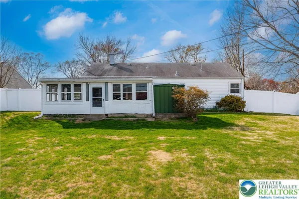 a view of a house with a backyard