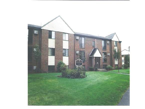 12 R English Village Road, Unit 304 Manchester, NH 03102 - Photo 1 of 1 Gallery Image 1