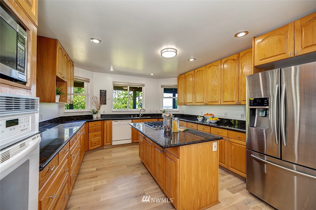 1809 Holbrook Avenue Everett, WA 98203 - Photo 13 of 40 a kitchen with stainless steel appliances granite countertop a refrigerator a sink and a stove