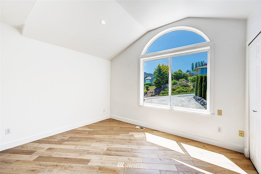 1809 Holbrook Avenue Everett, WA 98203 - Photo 27 of 40 a view of empty room with window