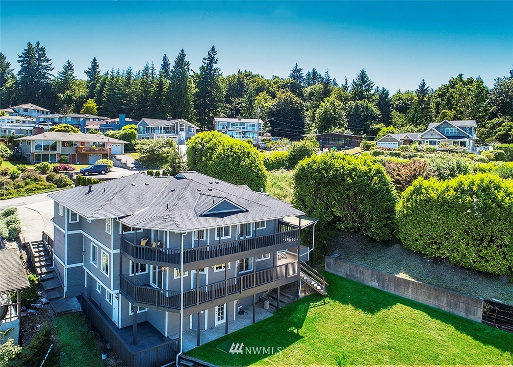 1809 Holbrook Avenue Everett, WA 98203 - Photo 4 of 40 a view of a house with backyard and sitting area