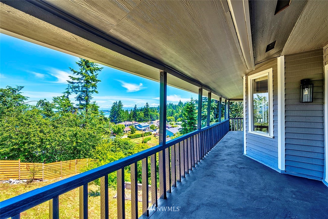 1809 Holbrook Avenue Everett, WA 98203 - Photo 31 of 40 a view of a porch