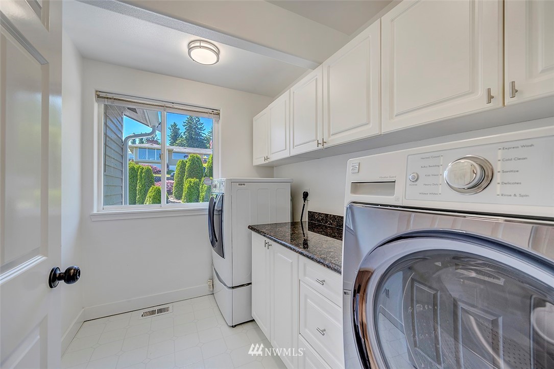 1809 Holbrook Avenue Everett, WA 98203 - Photo 32 of 40 a utility room with closet dryer and washer