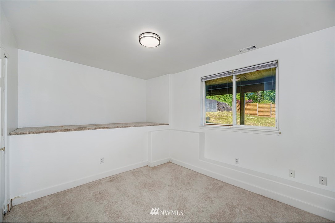 1809 Holbrook Avenue Everett, WA 98203 - Photo 35 of 40 an empty room with a window