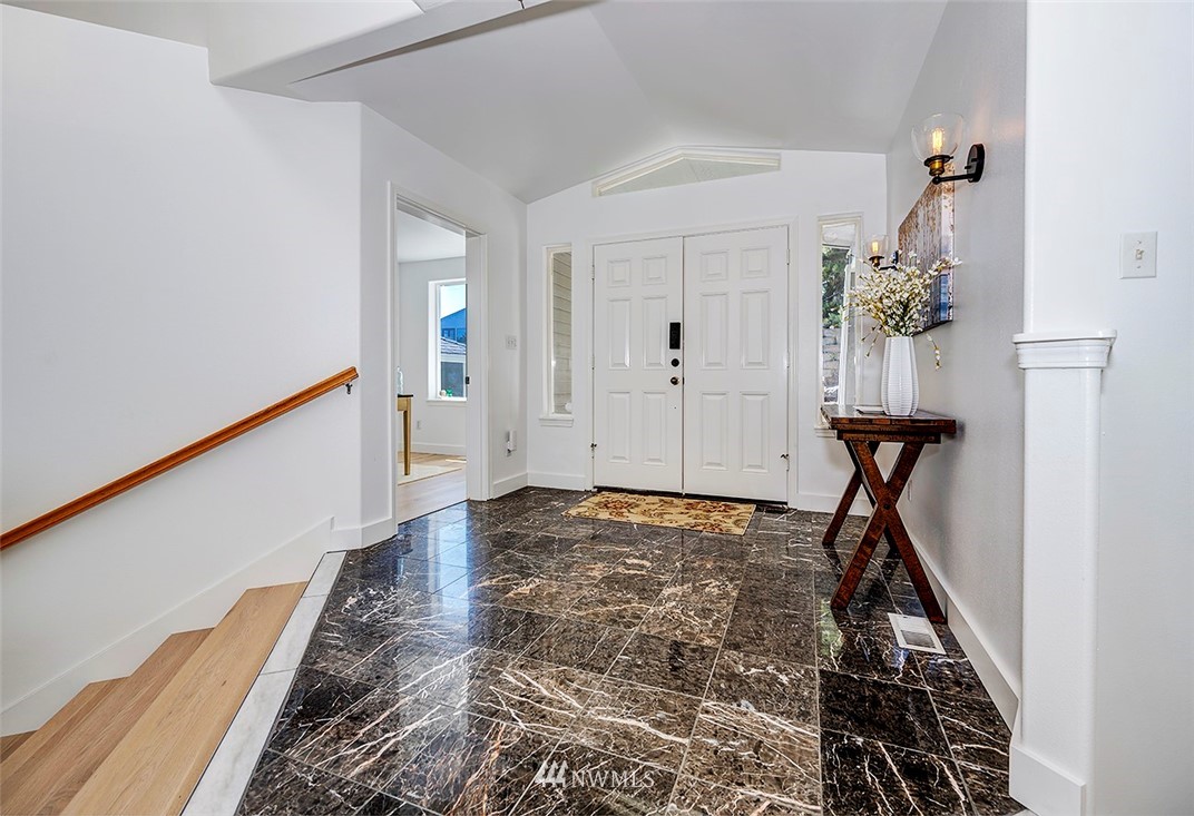 1809 Holbrook Avenue Everett, WA 98203 - Photo 7 of 40 a view of entryway