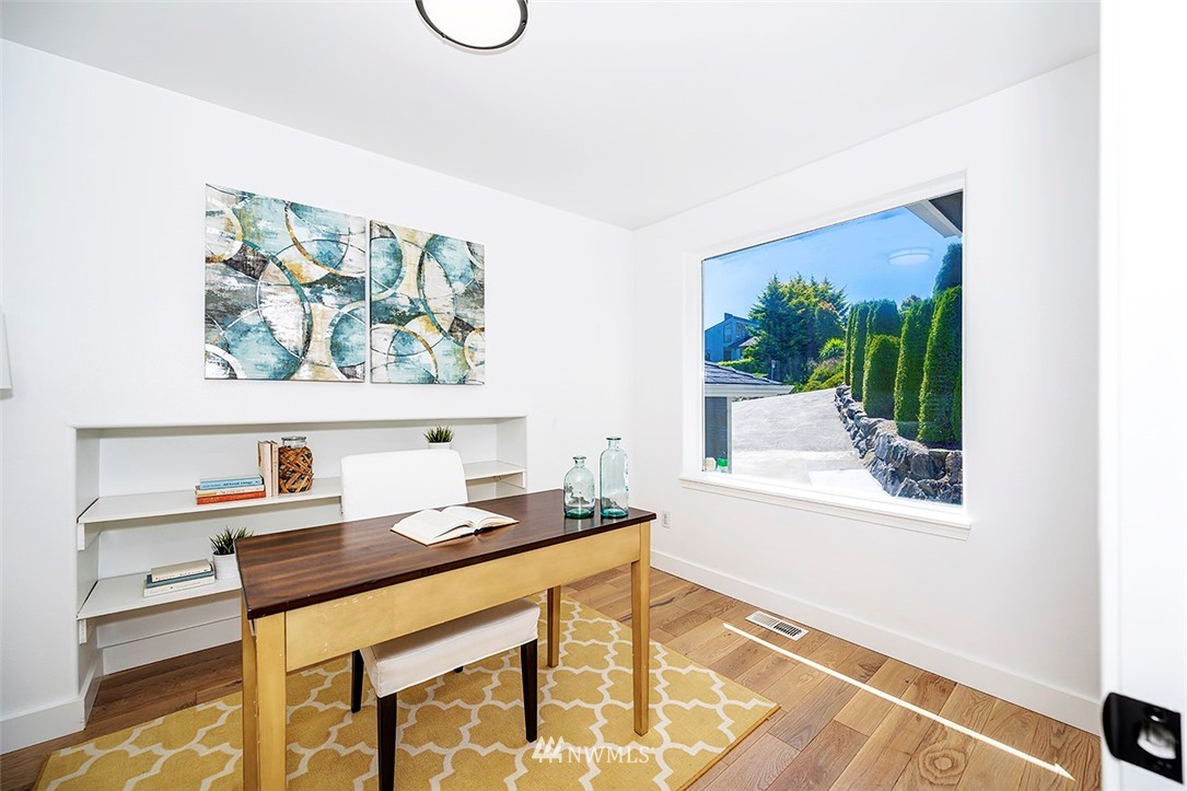 1809 Holbrook Avenue Everett, WA 98203 - Photo 8 of 40 a workspace with furniture and window