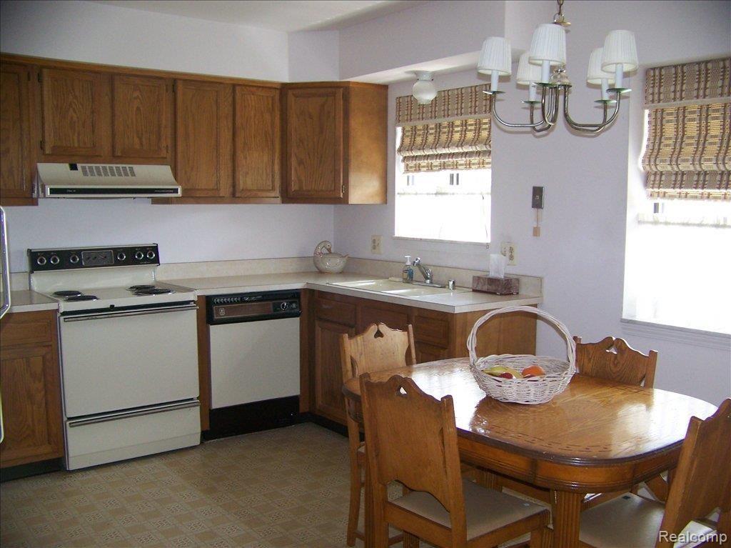 1940 North River Road, Unit 6 St. Clair, MI 48079 - Photo 6 of 10 5
