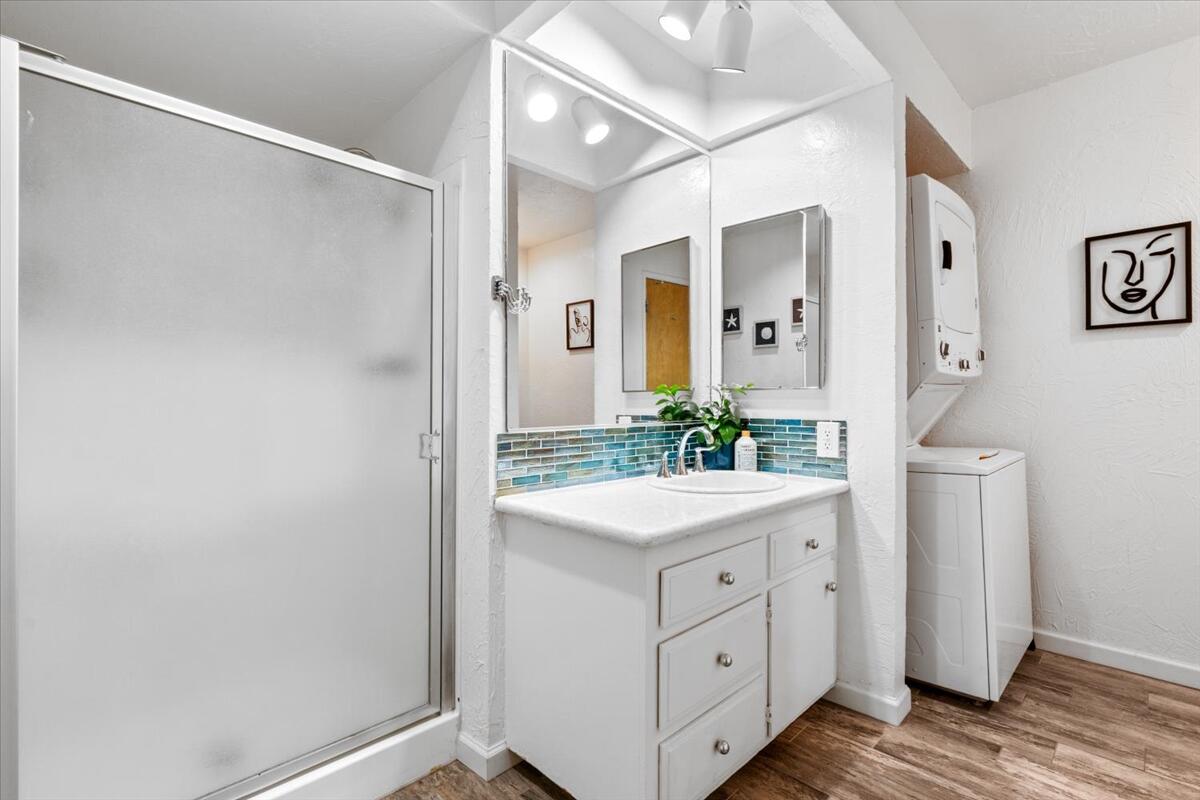 71802 Eleanora Lane Rancho Mirage, CA 92270 - Photo 29 of 40 Laundry in downstairs bath