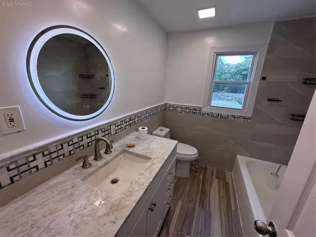 $3,800 | 15 Mida Court, Unit 2A, West Babylon, NY 11704