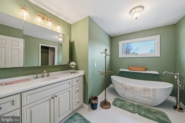 $850,000 | 4 Santina Court, Lawrenceville, NJ 08648
