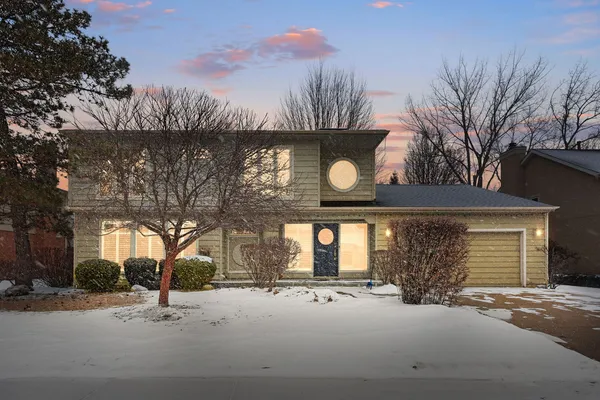 $699,900 | 1430 Country Lane, Deerfield, IL 60015