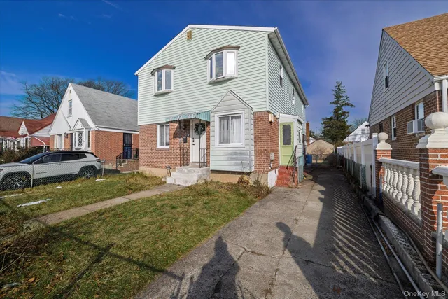 a view of a back yard of the house