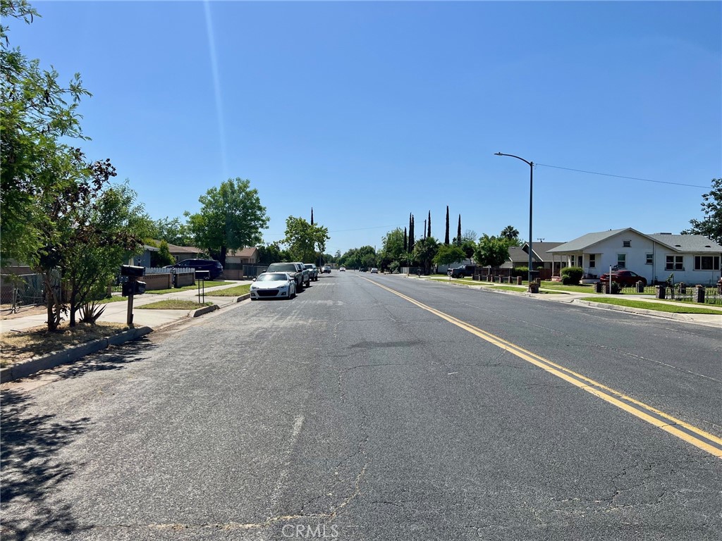 809 South B Street Madera, CA 93638 - Photo 19 of 20 a view of a street with houses