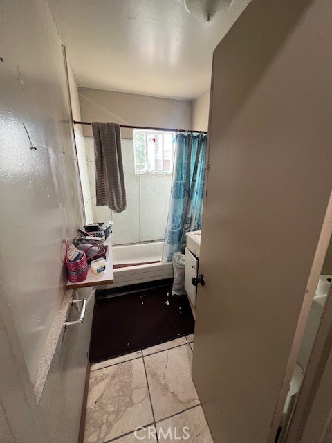 809 South B Street Madera, CA 93638 - Photo 10 of 20 a bathroom with a sink and a mirror