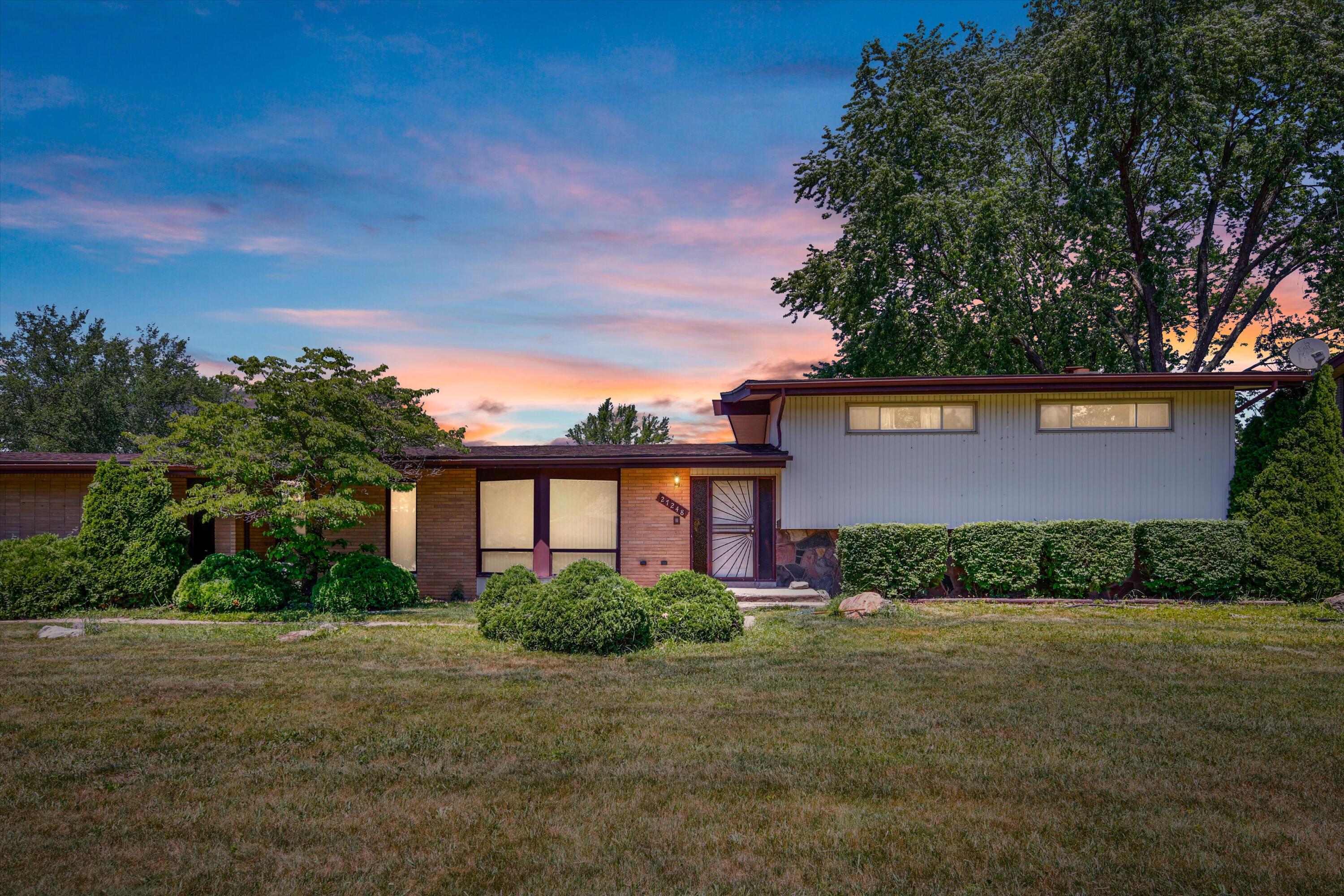 27248 Lehigh Street Inkster, MI 48141 - Photo 1 of 31 01-27248 Lehigh St Inkster Twilight