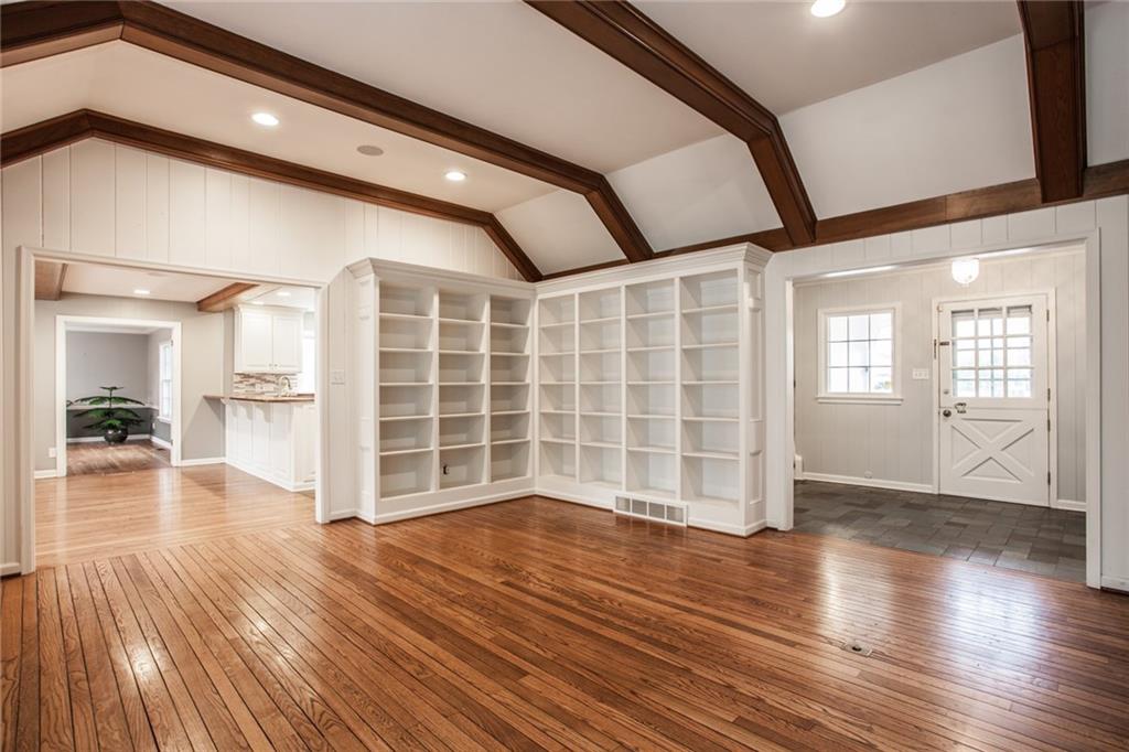 8111 Spring Mill Road Indianapolis, IN 46260 - Photo 4 of 29 Gallery Image 4