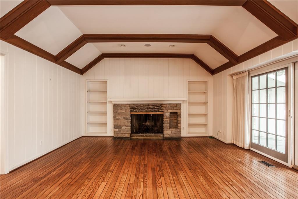 8111 Spring Mill Road Indianapolis, IN 46260 - Photo 6 of 29 Gallery Image 6