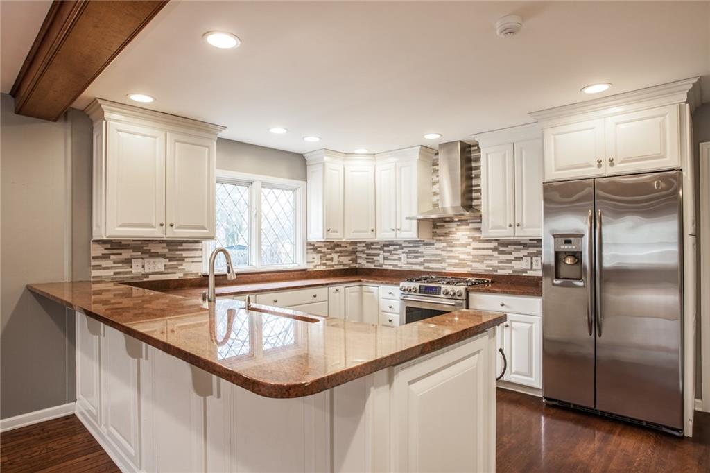 8111 Spring Mill Road Indianapolis, IN 46260 - Photo 8 of 29 Gallery Image 8