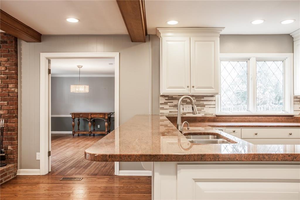 8111 Spring Mill Road Indianapolis, IN 46260 - Photo 9 of 29 Gallery Image 9