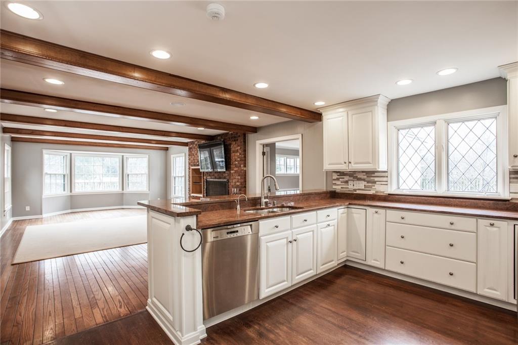 8111 Spring Mill Road Indianapolis, IN 46260 - Photo 10 of 29 Gallery Image 10