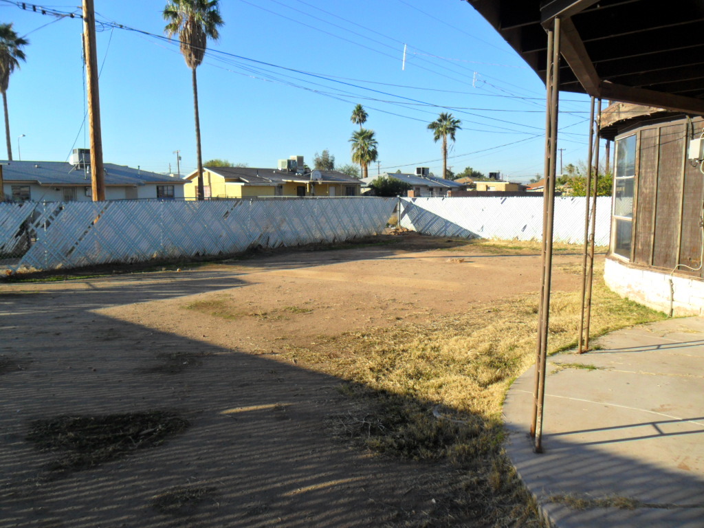 1839 East Chipman Road Phoenix, AZ 85040 - Photo 3 of 25 backyard