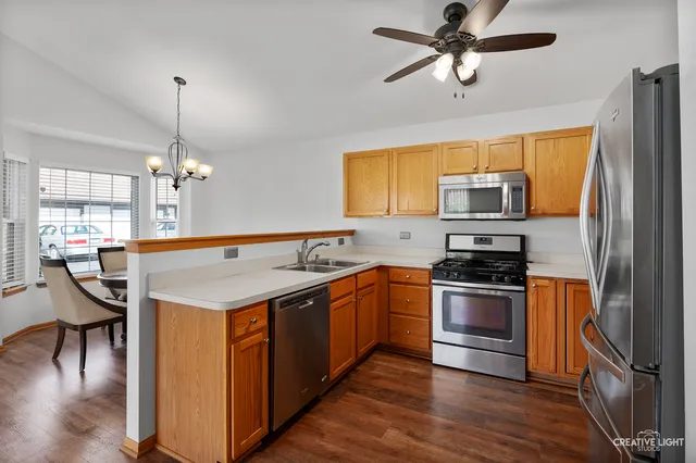 $240,000 | 1694 Willow Cir Drive, Crest Hill, IL 60403