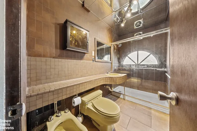 $899,000 | 75-45 Furmanville Avenue | Middle Village