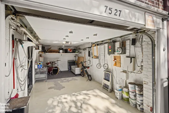 $899,000 | 75-45 Furmanville Avenue | Middle Village