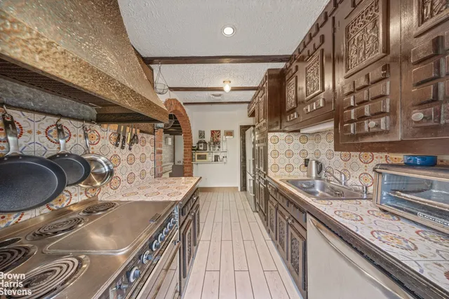 $899,000 | 75-45 Furmanville Avenue | Middle Village