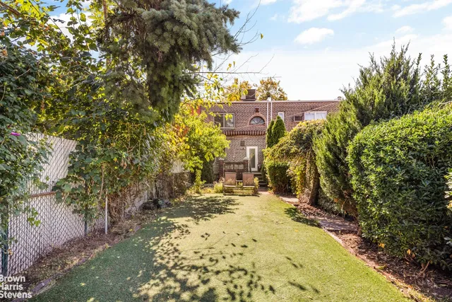 $899,000 | 75-45 Furmanville Avenue | Middle Village