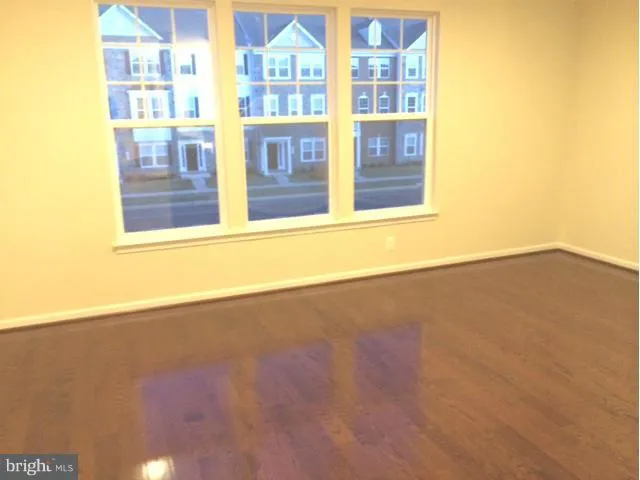 $2,750 | 25631 Pleasant Valley Road, Chantilly, VA 20152