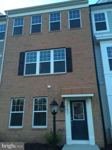 $2,750 | 25631 Pleasant Valley Road, Chantilly, VA 20152