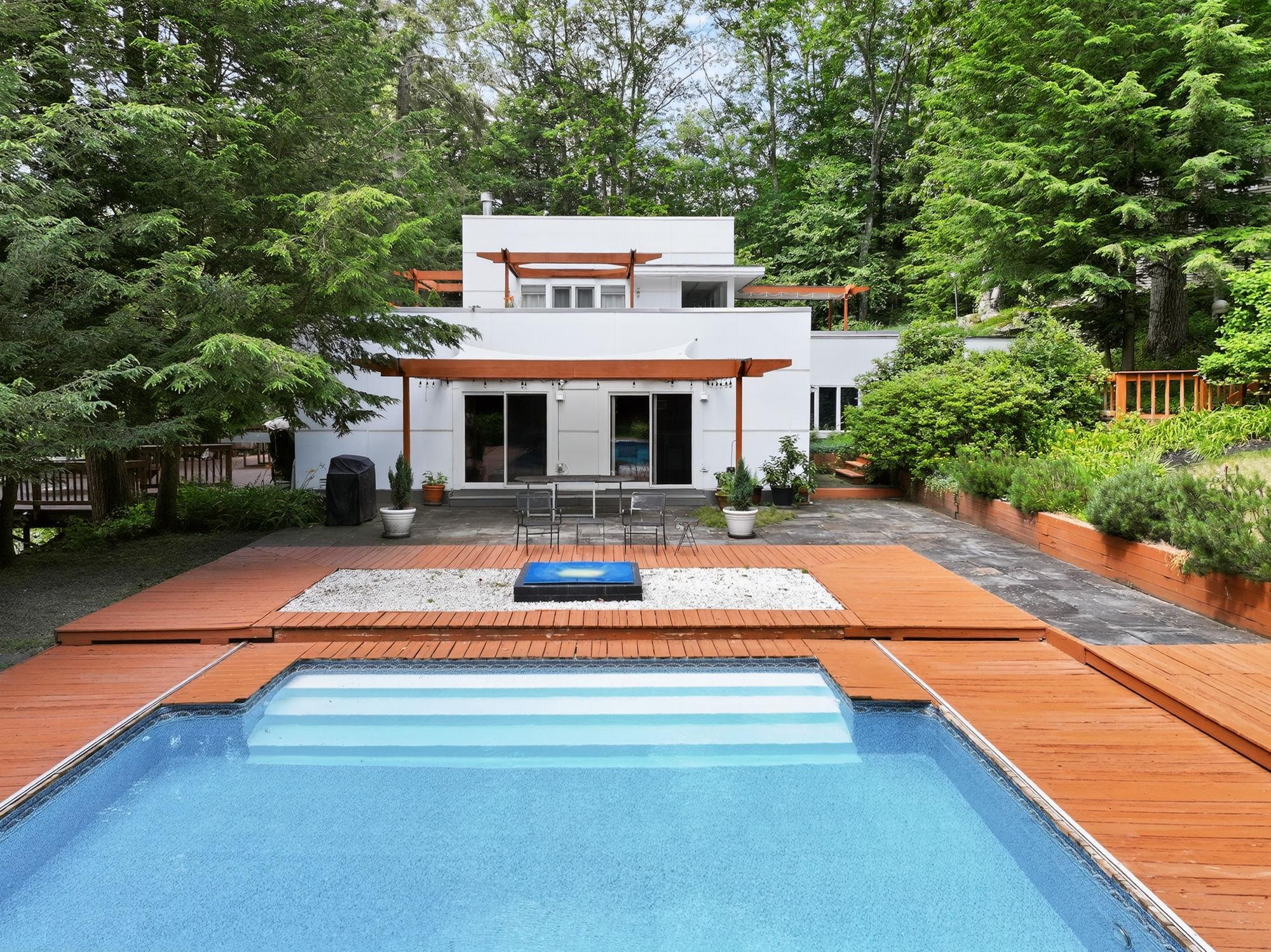 a front view of house with yard