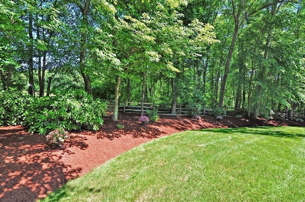 9 Leonard Road Mendon, MA 01756 - Photo 4 of 30 Gallery Image 4