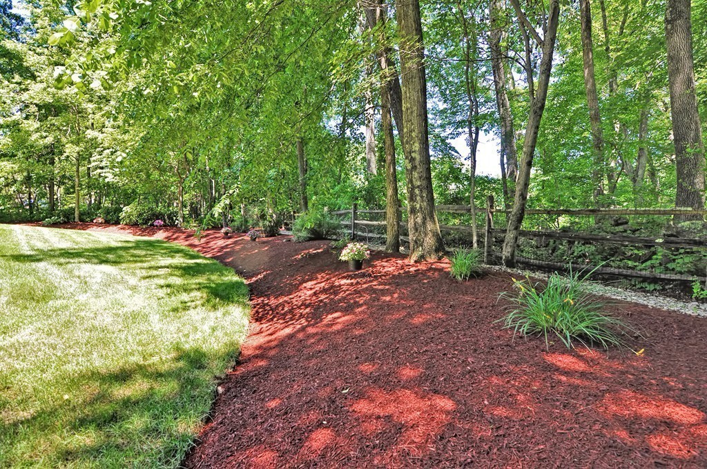 9 Leonard Road Mendon, MA 01756 - Photo 5 of 30 Gallery Image 5