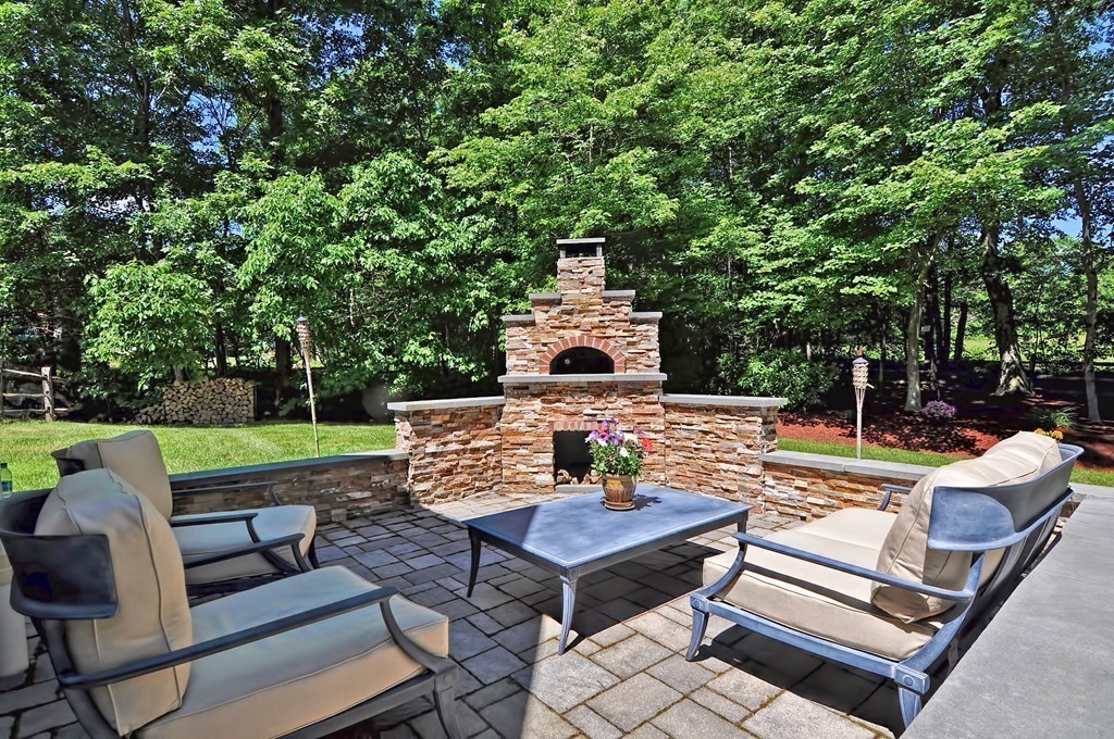 9 Leonard Road Mendon, MA 01756 - Photo 7 of 30 Gallery Image 7