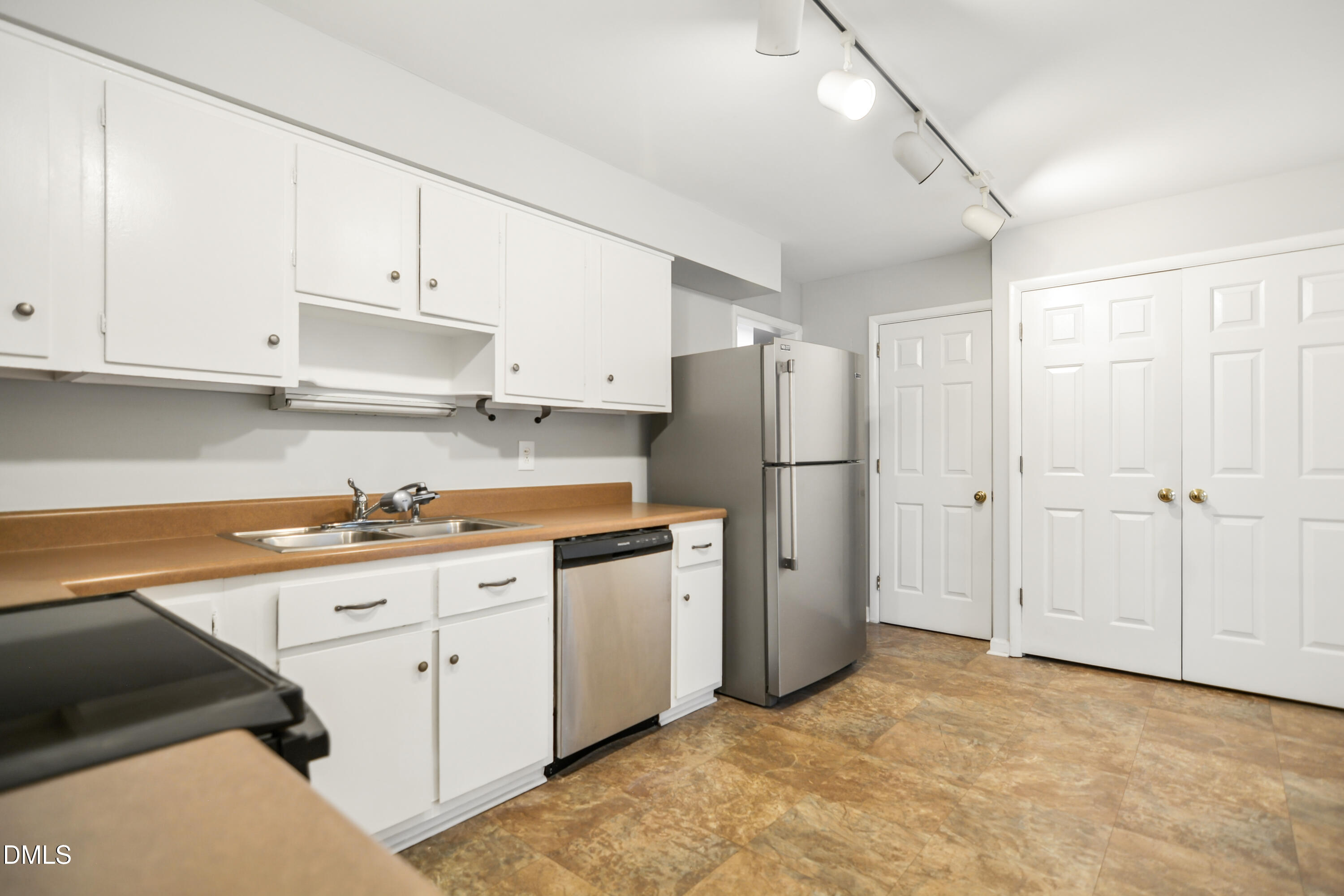 3408 Cherry Lane Raleigh, NC 27607 - Photo 8 of 26 07