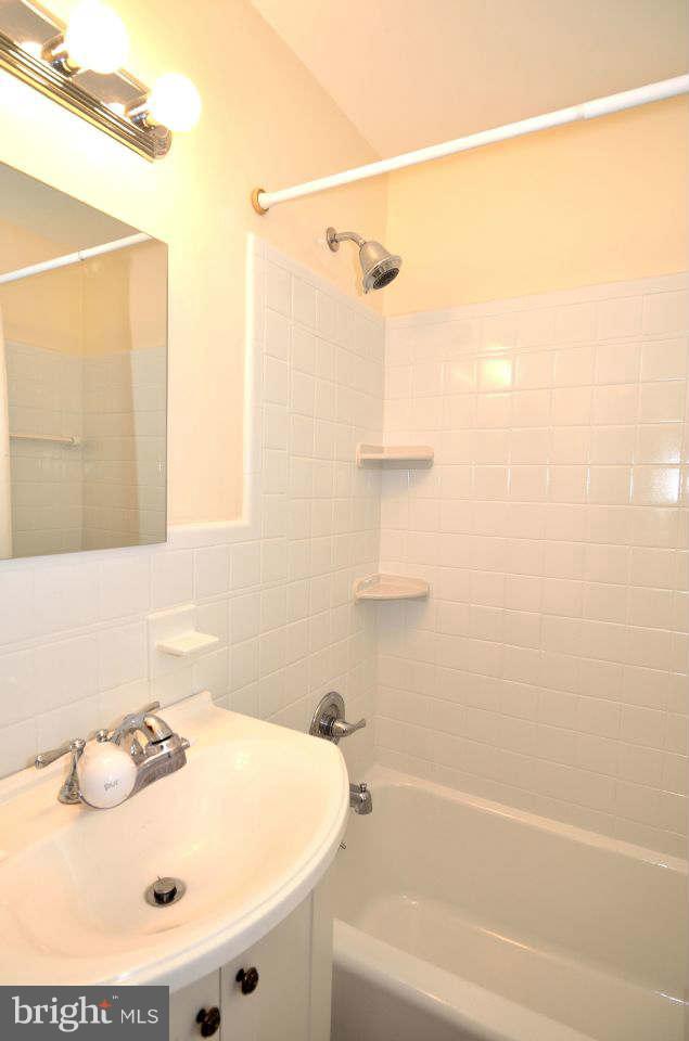 4406 River Road Northwest Washington, DC 20016 - Photo 24 of 30 Hall Bath