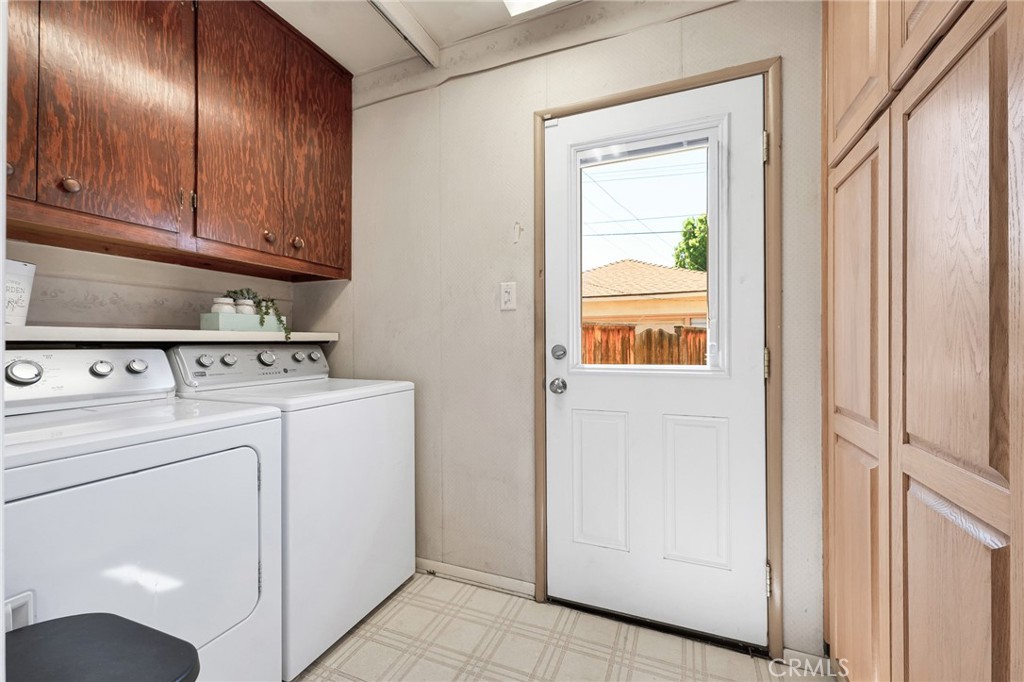 630 Uclan Drive Burbank, CA 91504 - Photo 14 of 41 a utility room with closet dryer and washer