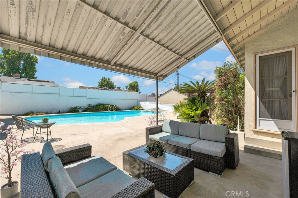 630 Uclan Drive Burbank, CA 91504 - Photo 2 of 41 a outdoor living space with furniture and garden view