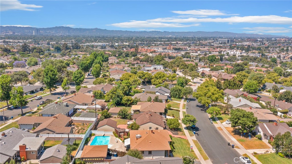 630 Uclan Drive Burbank, CA 91504 - Photo 32 of 41 an aerial view of residential houses with outdoor space