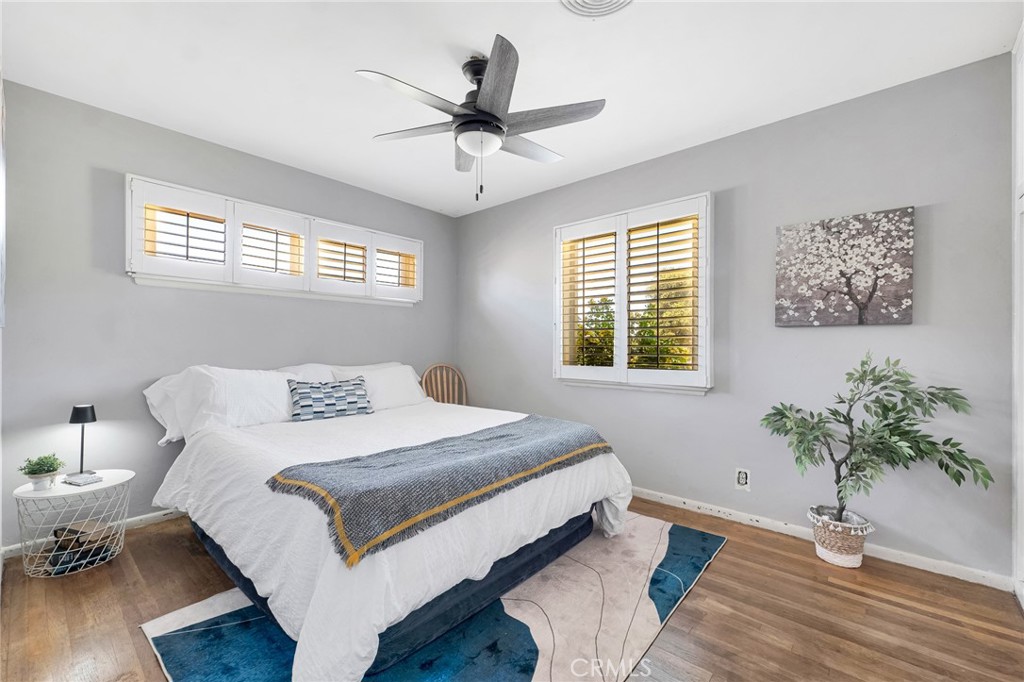 630 Uclan Drive Burbank, CA 91504 - Photo 8 of 41 a bedroom with a bed and a potted plant