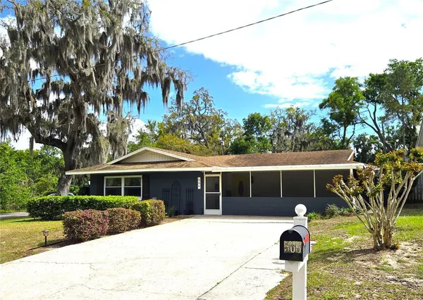 $299,000 | 506 East Gottsche Avenue, Eustis, FL 32726