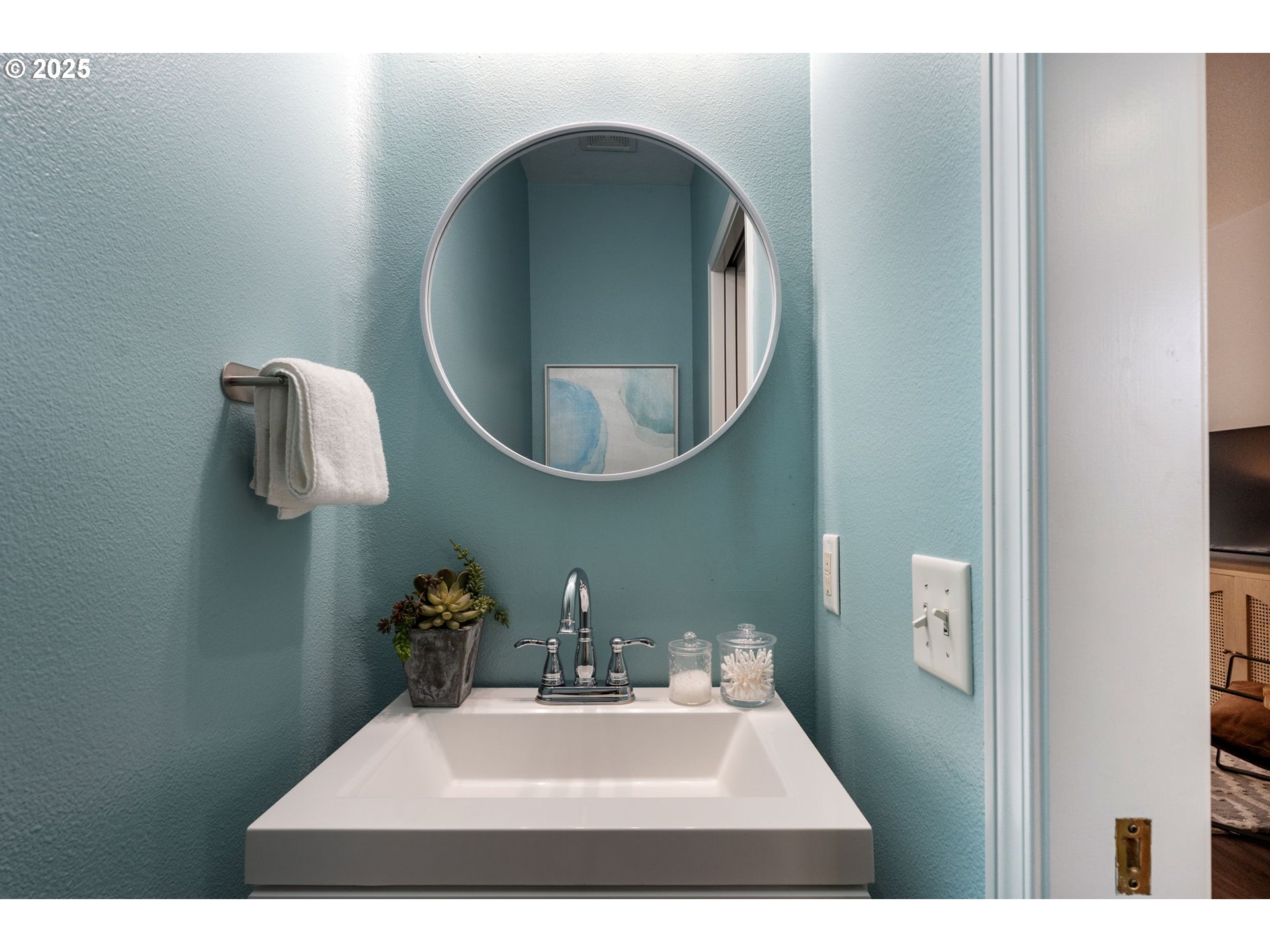 18186 Southwest Strathmoor Street Beaverton, OR 97007 - Photo 13 of 35 a bathroom with a sink and a mirror