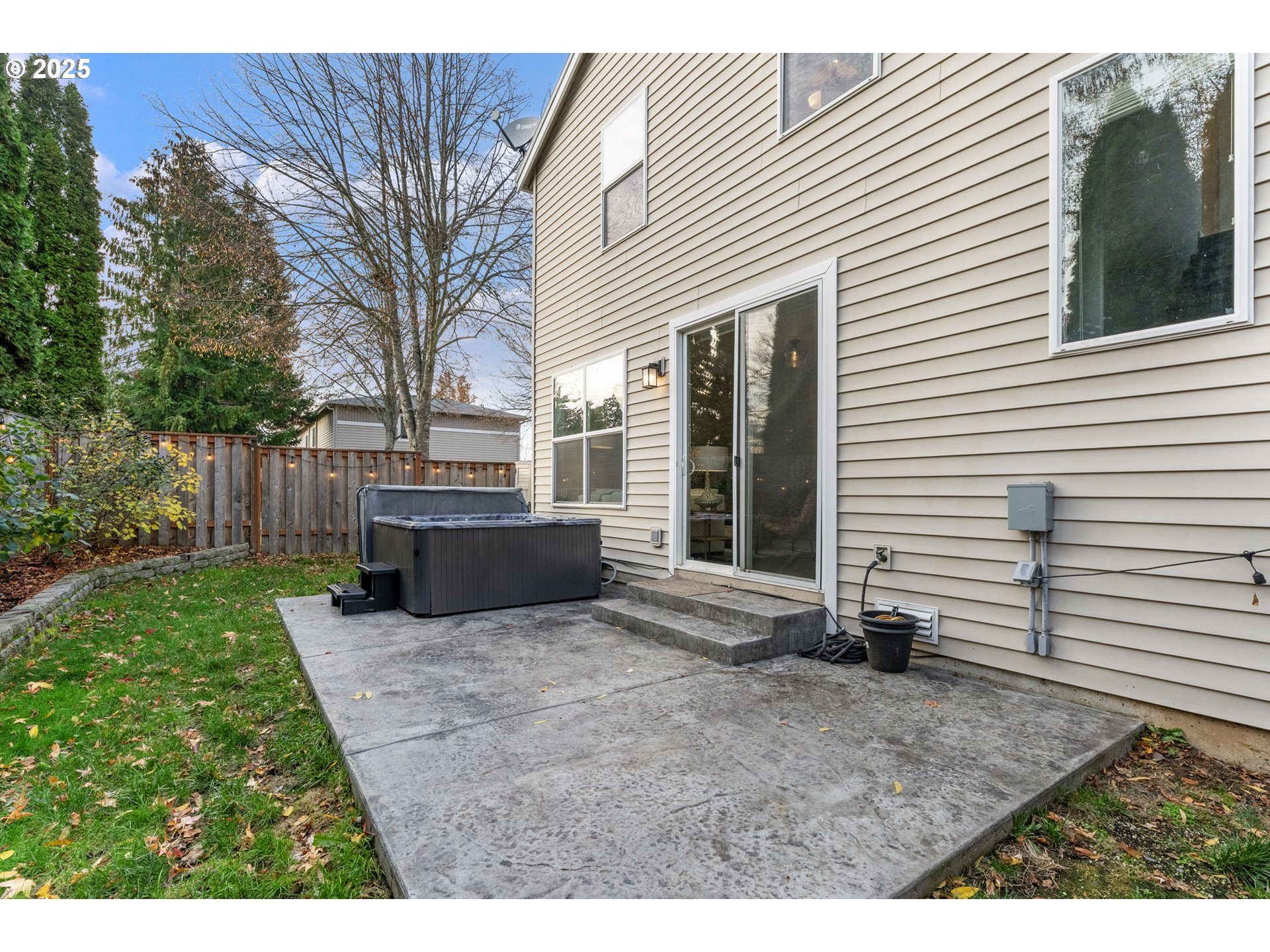 18186 Southwest Strathmoor Street Beaverton, OR 97007 - Photo 25 of 35 a view of a backyard with table and chairs and wooden fence