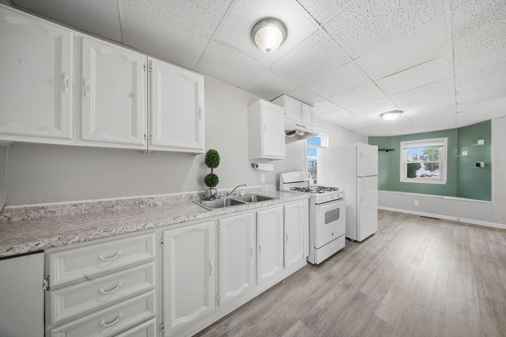 540 Armory Street Springfield, MA 01104 - Photo 13 of 28